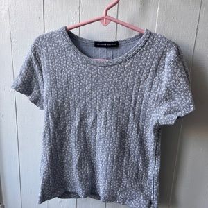 BRANDY MELVILLE CROPPED ASHLYN BLUE FLORAL TOP